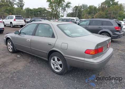 2000 Toyota Camry Ce z USA, uszkodzony, nr VIN 4T1BG22K5YU682209